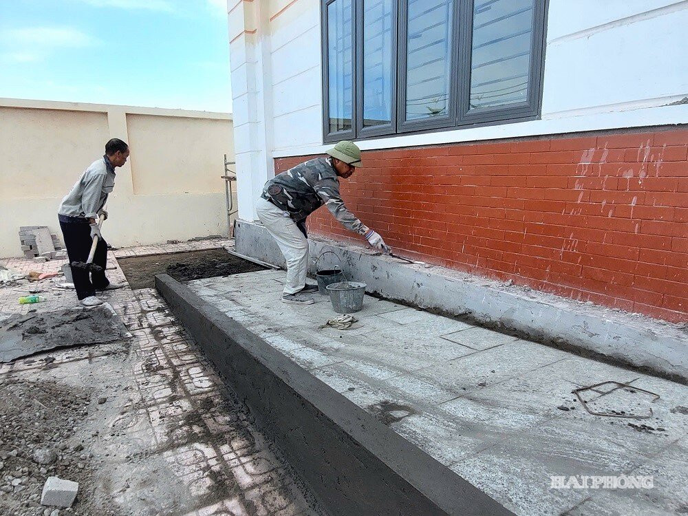 Các đơn vị thi công đẩy nhanh tiến độ hoàn thành các hạng mục phụ trợ tại các dự án trường học trên địa bàn.