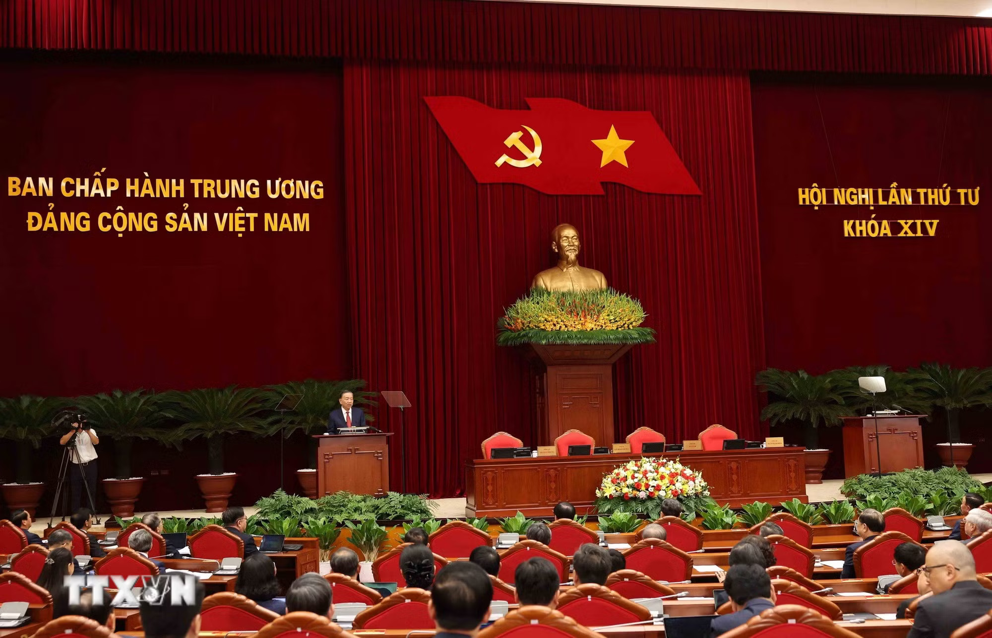 be-mac-hoi-nghi-lan-thu-tu-ban-chap-hanh-trung-uong-dang-khoa-xiv-9074188.avif