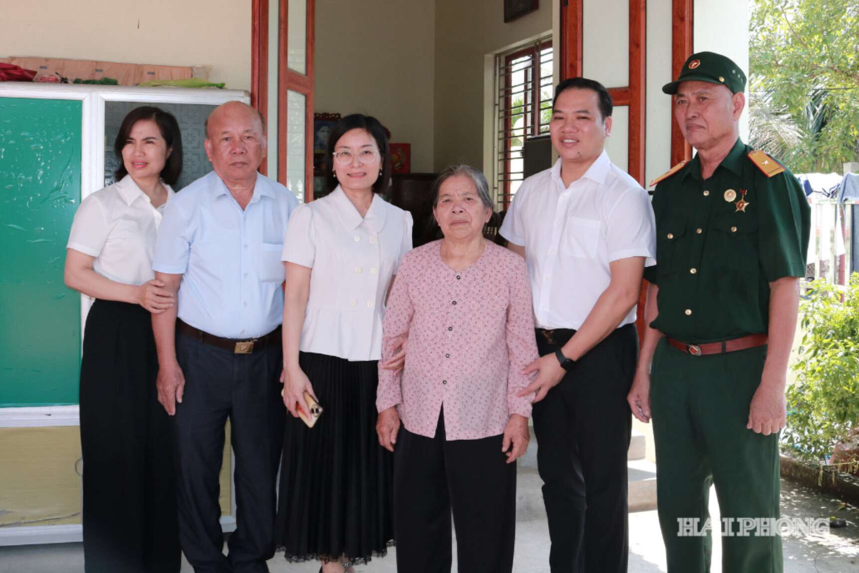 trao-cong-nhan-vo-liet-si-14.jpg