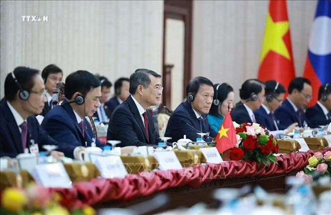 xbyems2rvubuv3inc1dsoj8b0az_hiws-_vna_potal-thu-tuong-le-minh-hung-hoi-dam-voi-thu-tuong-lao-saleumxay-kommasith-stand.jpg.avif