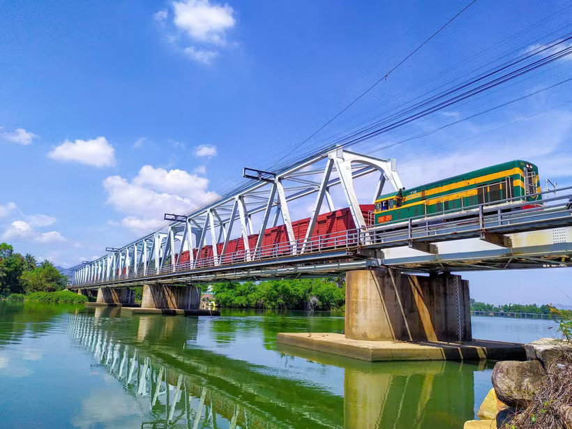 Một đoàn tàu chở hàng của Tập đoàn Đường sắt quốc gia Việt Nam. (Ảnh: PV/Vietnam+)
