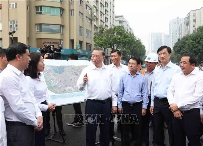 b4xl0o-bno2ctjm6tate-_potal-tong-bi-thu-chu-tich-nuoc-kiem-tra-tien-do-cong-trinh-giao-thong-trong-diem-o-ha-noi-stand.jpg.avif
