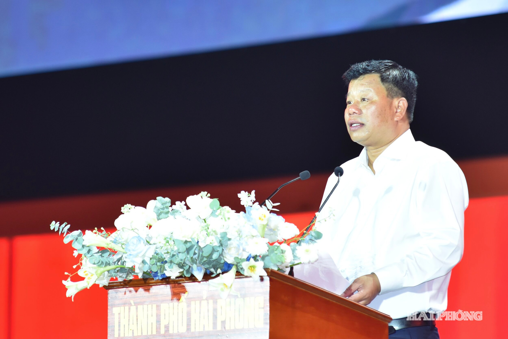 Đồng chí Lê Trung Kiên, Uỷ viên Ban Thường vụ Thành ủy, Phó Chủ tịch UBND thành phố phát biểu tại lễ khai mạc. 