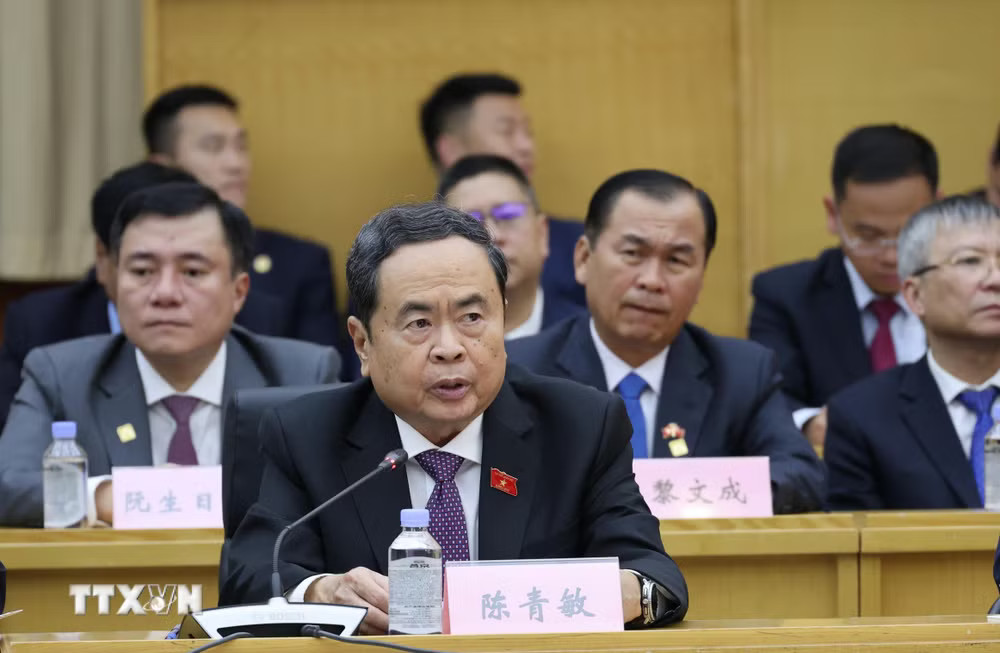 ttxvn_chu-tich-quoc-hoi-tran-thanh-man-tham-mo-hinh-lap-phap-o-bac-kinh-trung-quoc-4.jpg