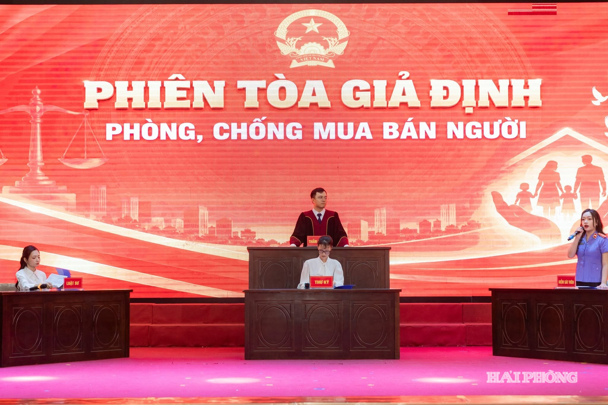 phien-toa-gia-dinh.jpg