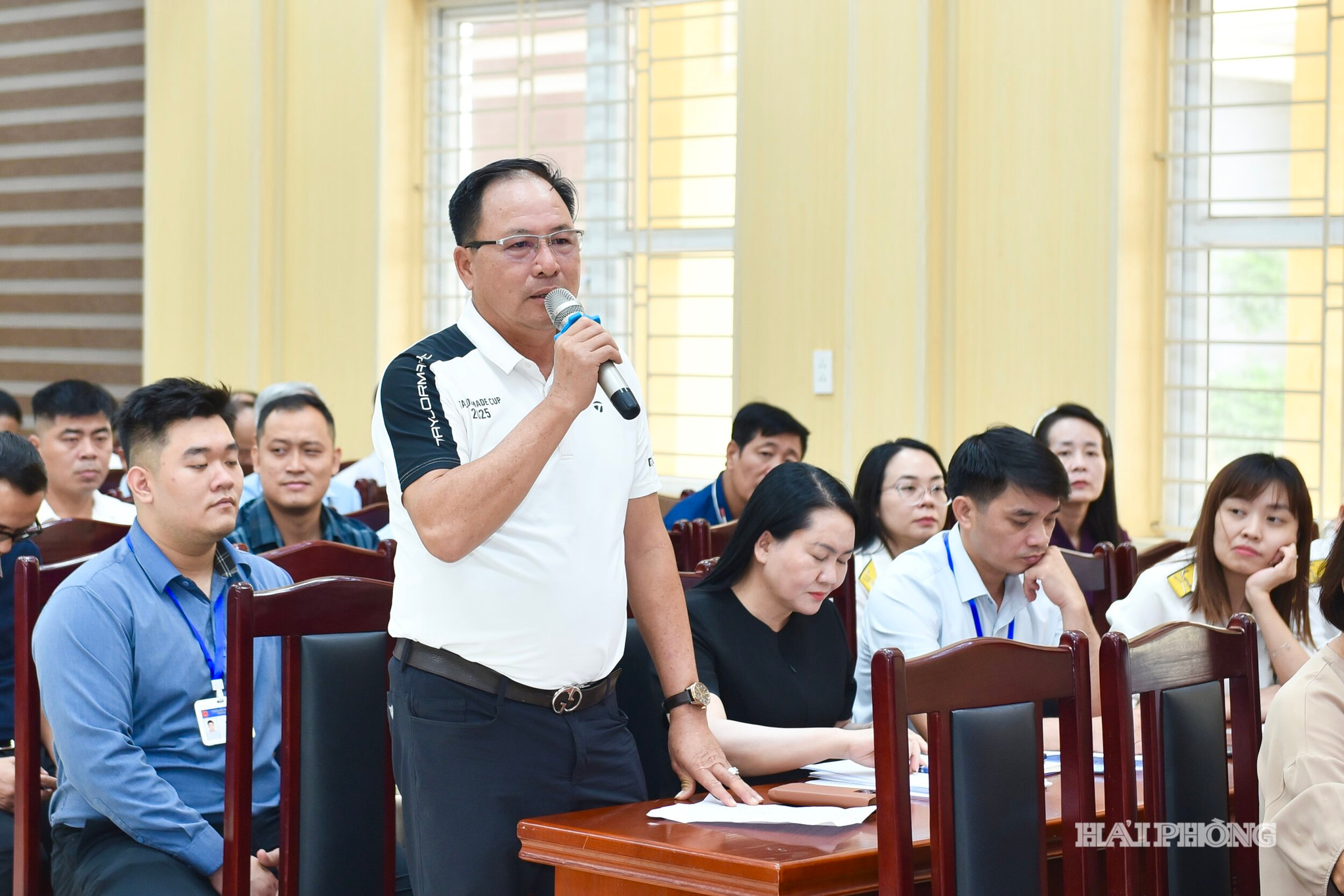Đại diện doanh nghiệp trên địa bàn phường Hồng An nêu kiến nghị tại cuộc đối thoại.