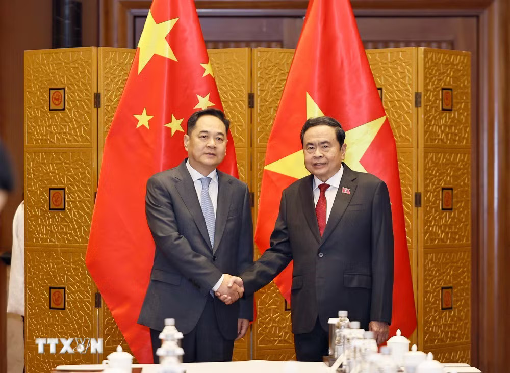 ttxvn_1210-chu-tich-quoc-hoi-tiep-nhan-sy-huu-nghi-trung-quoc-6.jpg