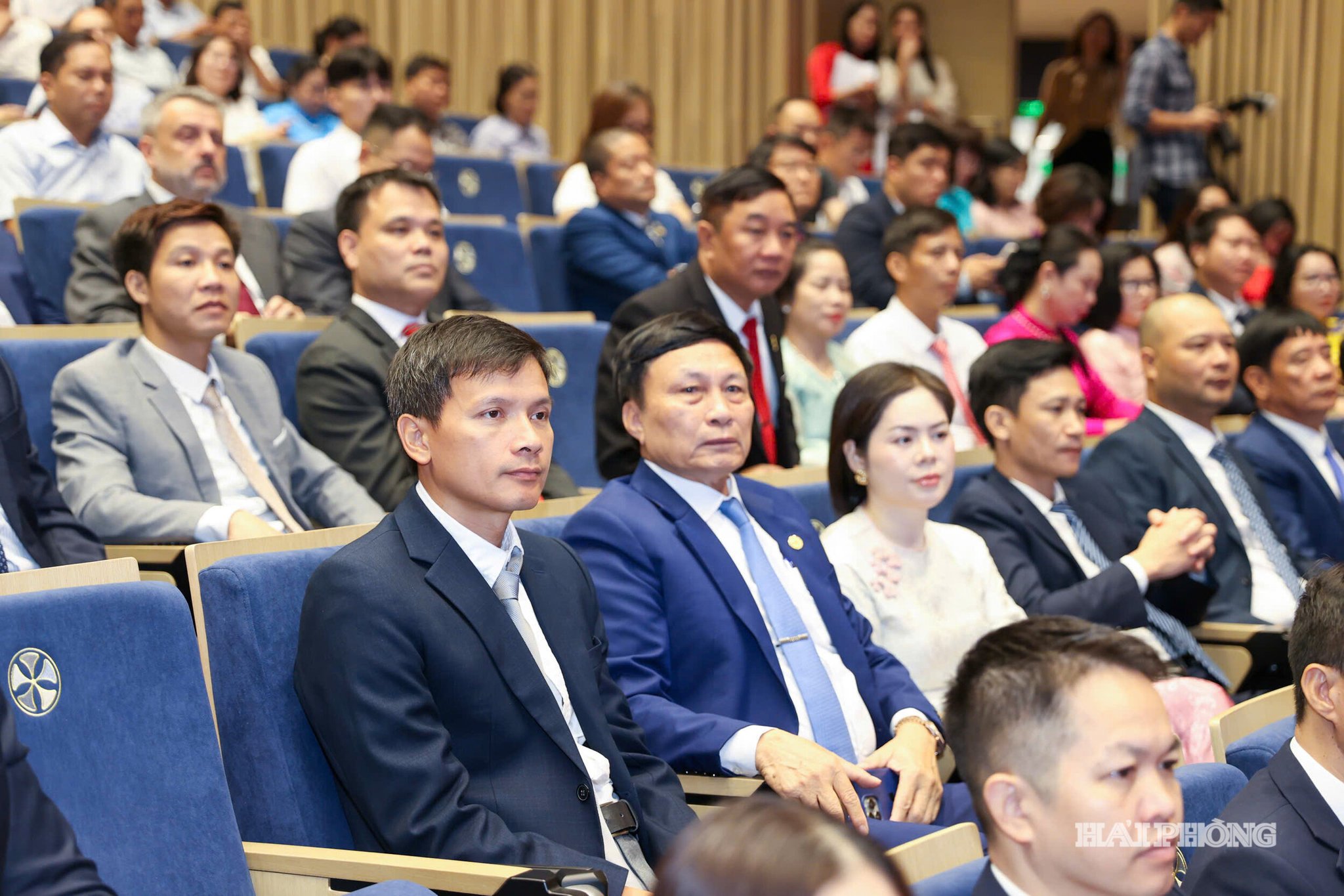 Tham dự hội nghị có các hội, hiệp hội doanh nghiệp thành phố cùng hơn 600 doanh nghiệp trong nước và doanh nghiệp có vốn đầu tư trực tiếp nước ngoài (FDI).