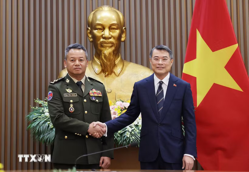 Thủ tướng Lê Minh Hưng tiếp Đại tướng Tea Seiha, Phó Thủ tướng, Bộ trưởng Bộ Quốc phòng Campuchia. (Ảnh: Lâm Khánh/TTXVN)