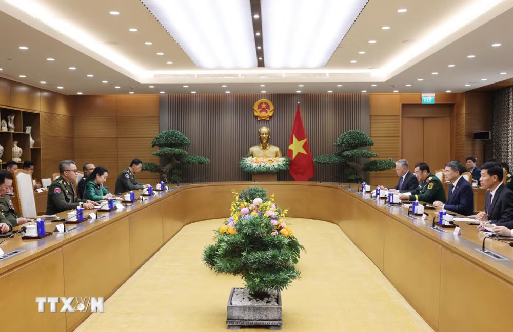 ttxvn_thu-tuong-le-minh-hung-tiep-pho-thu-tuong-bo-truong-bo-quoc-phong-campuchia-1.jpg