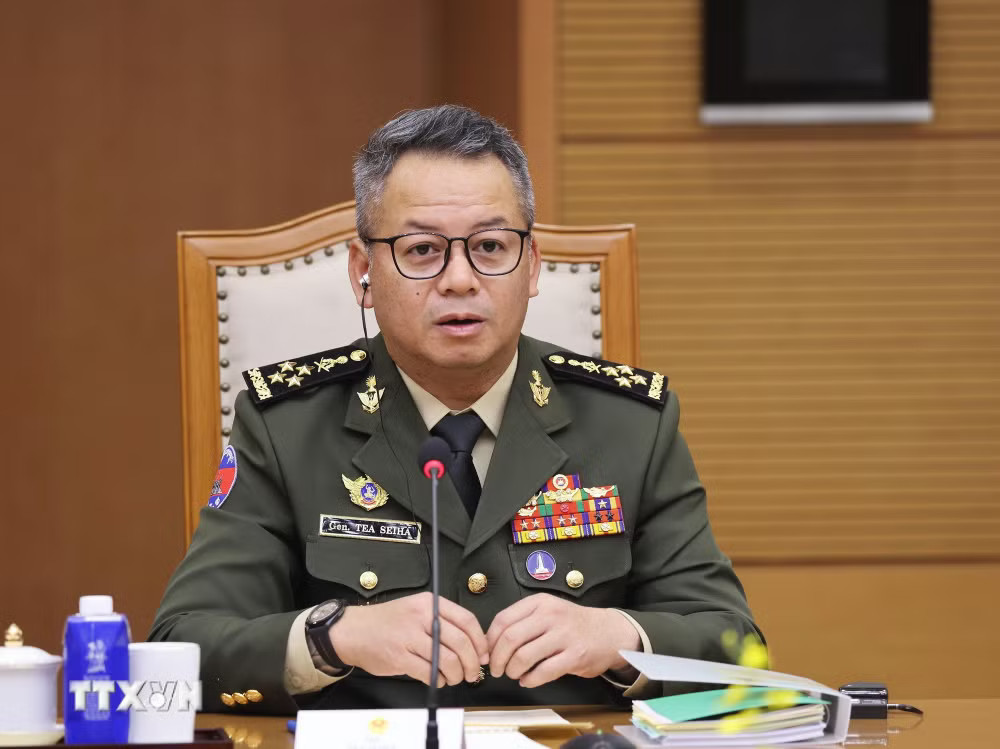 ttxvn_thu-tuong-le-minh-hung-tiep-pho-thu-tuong-bo-truong-bo-quoc-phong-campuchia-5.jpg