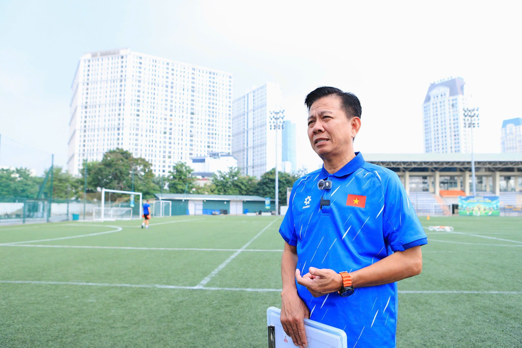HLV Hoàng Anh Tuấn đặt yêu cầu đặc biệt với cầu thủ U15 Việt Nam - Ảnh 2.
