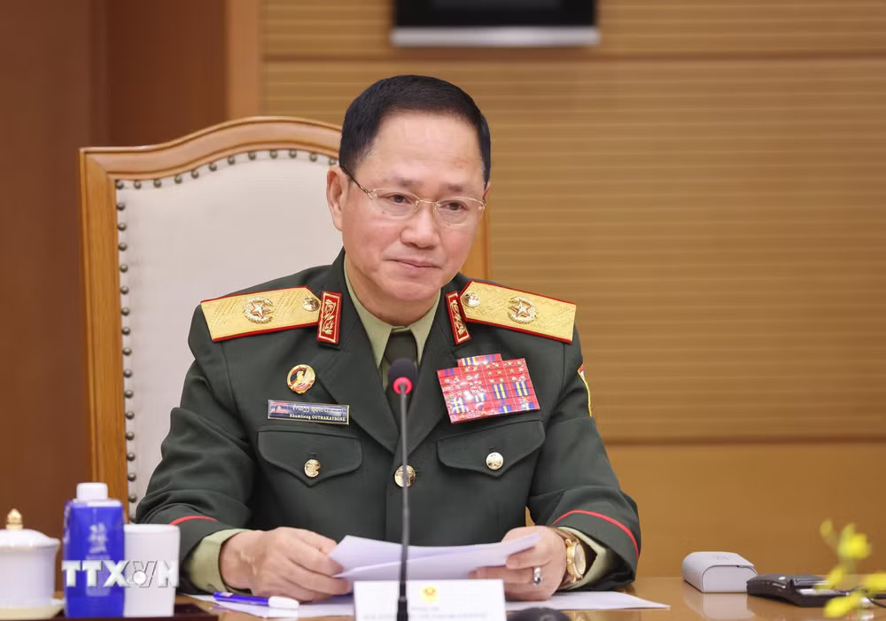 Đại tướng hamlieng Outhakaisone, Phó Thủ tướng, Bộ trưởng Bộ Quốc phòng Lào phát biểu. (Ảnh: Lâm Khánh/TTXVN) ttxvn_thu-tuong-le-minh-hung-tiep-pho-thu-tuong-bo-truong-bo-quoc-phong-lao-8819.jpg