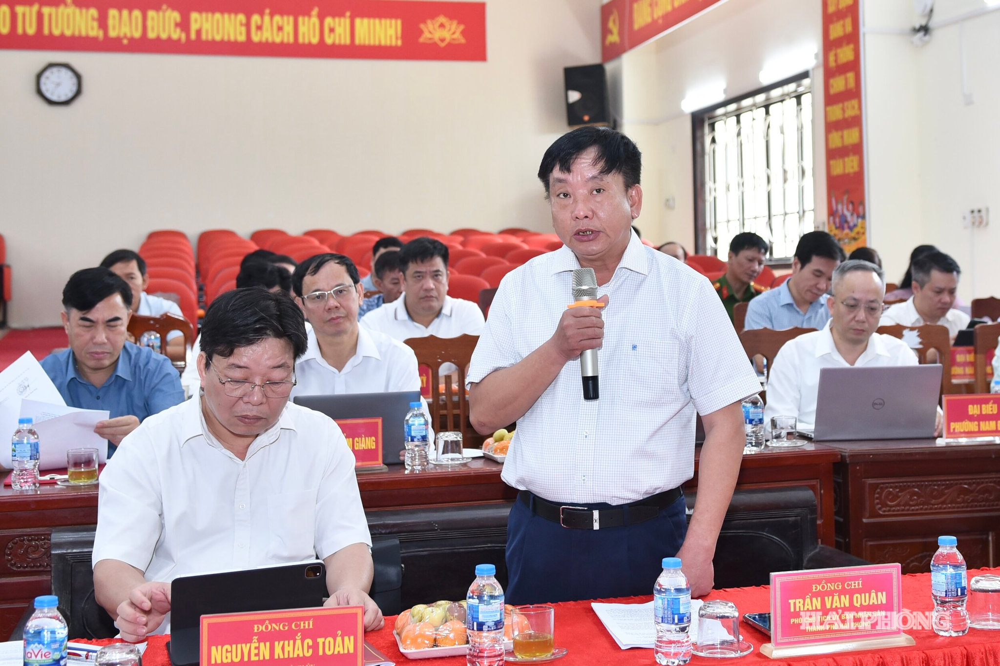 Đồng chí Trần Văn Quân, Phó Chủ tịch UBND thành phố phát biểu tại cuộc giám sát.