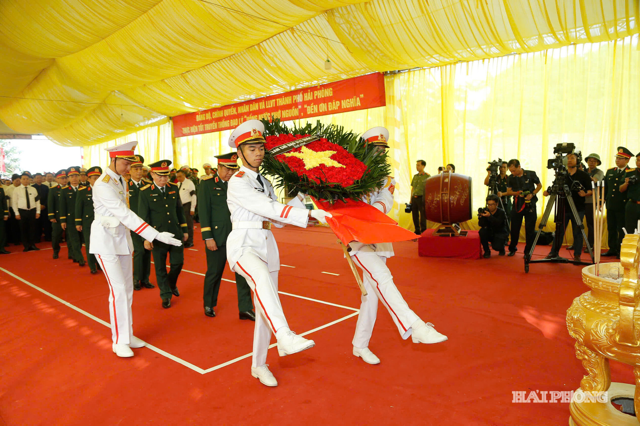 ban-chi-dao.jpg