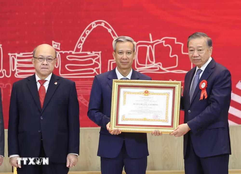 ttxvn_tong-bi-thu-chu-tich-nuoc-to-lam-du-le-ky-niem-70-nam-thanh-lap-dai-hoc-bach-khoa-ha-noi-1.jpg