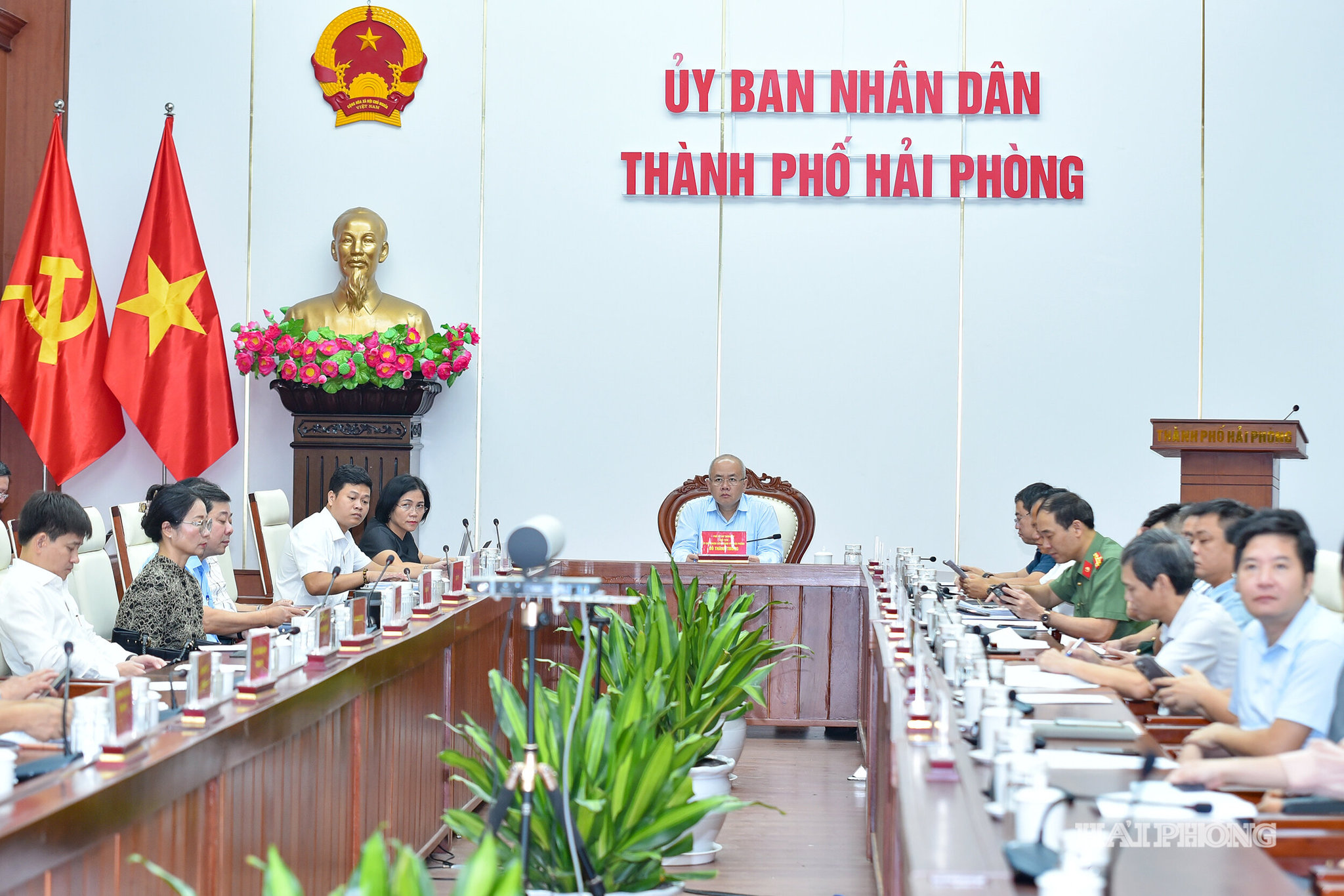 Đồng chí Đỗ Thành Trung, Phó Bí thư Thành uỷ, Chủ tịch UBND thành phố dự hội nghị tại điểm cầu Hải Phòng.