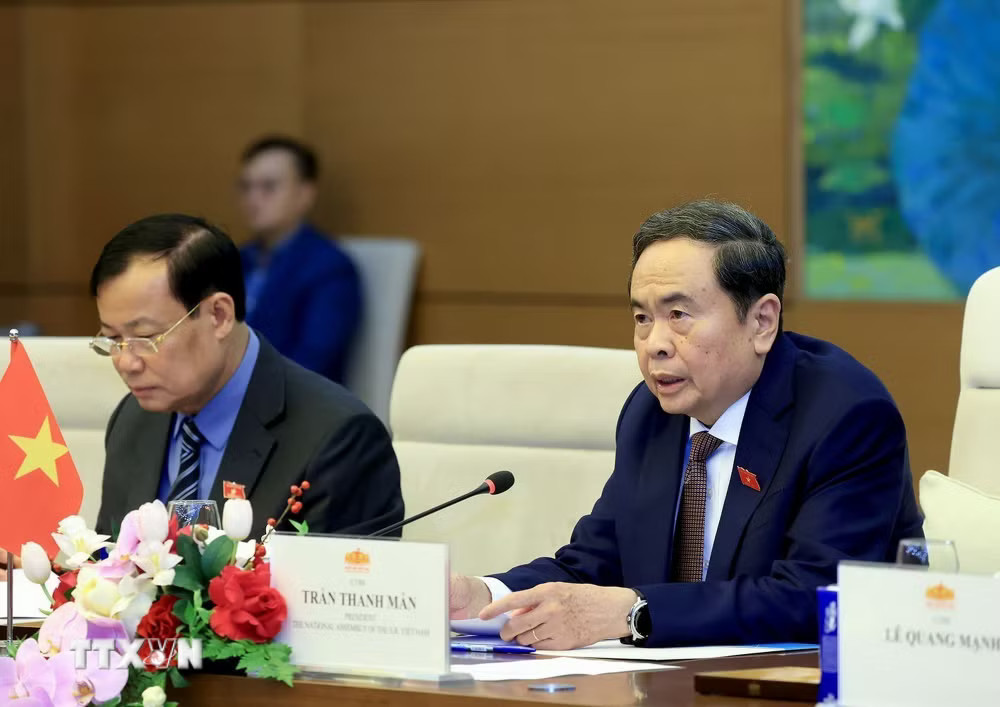 ttxvn_1510-chu-tich-quoc-hoi-hoi-kien-thuong-truc-ban-bi-thu-lao-3.jpg