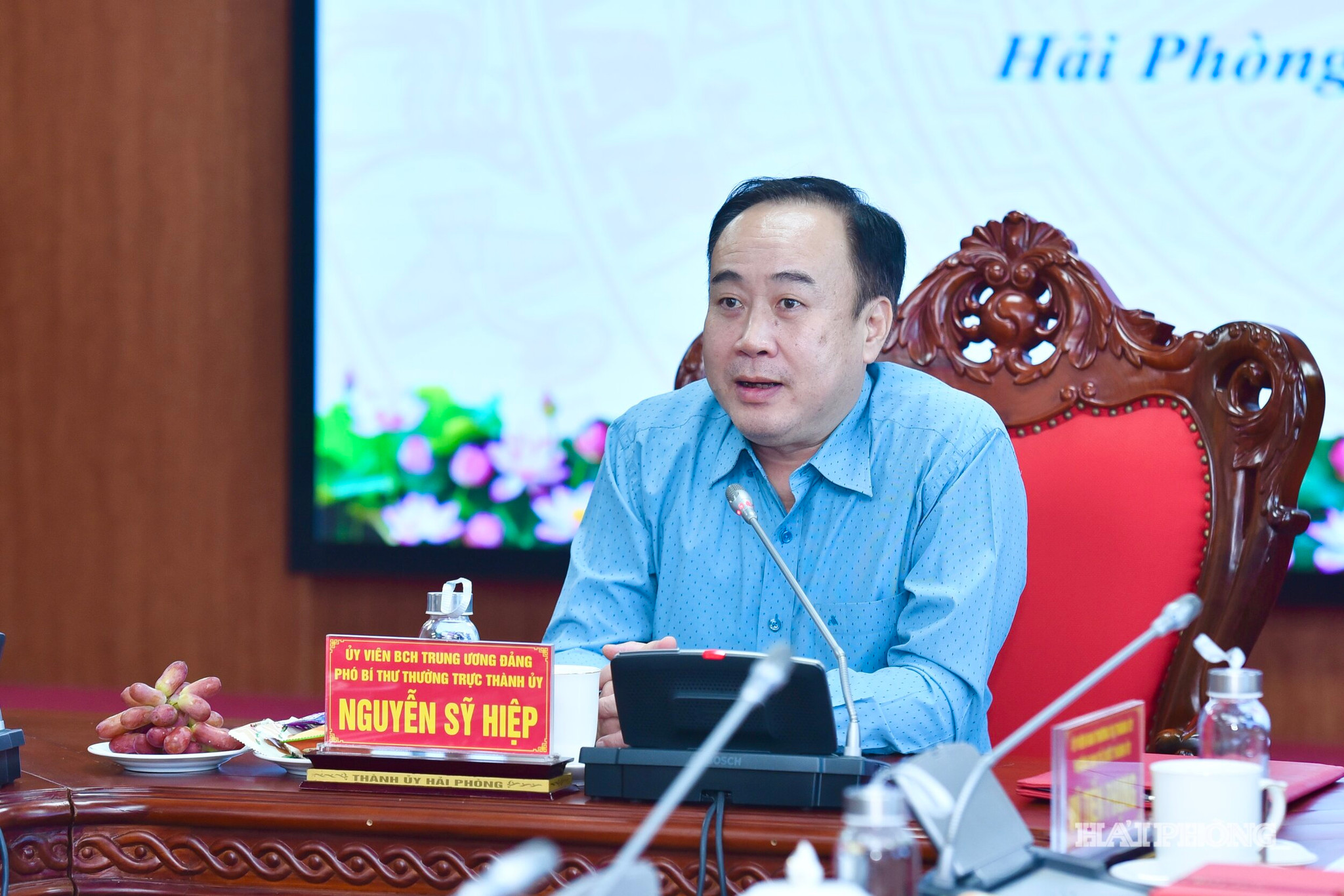 Đồng chí Nguyễn Sỹ Hiệp, Uỷ viên Trung ương Đảng, Phó Bí thư Thường trực Thành uỷ phát biểu chúc mừng cán bộ, công chức các cơ quan tham mưu, giúp việc thành uỷ có ngày kỷ niệm truyền thống trong tháng 10.
