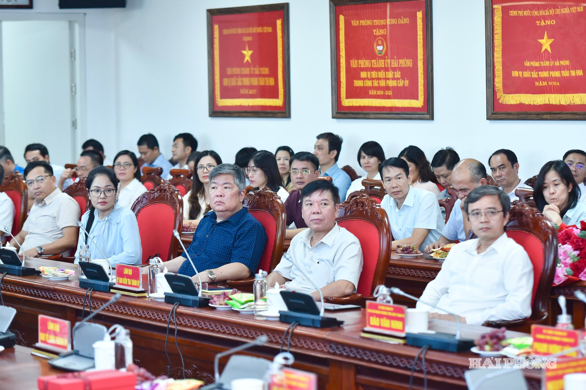 Các đại biểu dự chương trình.