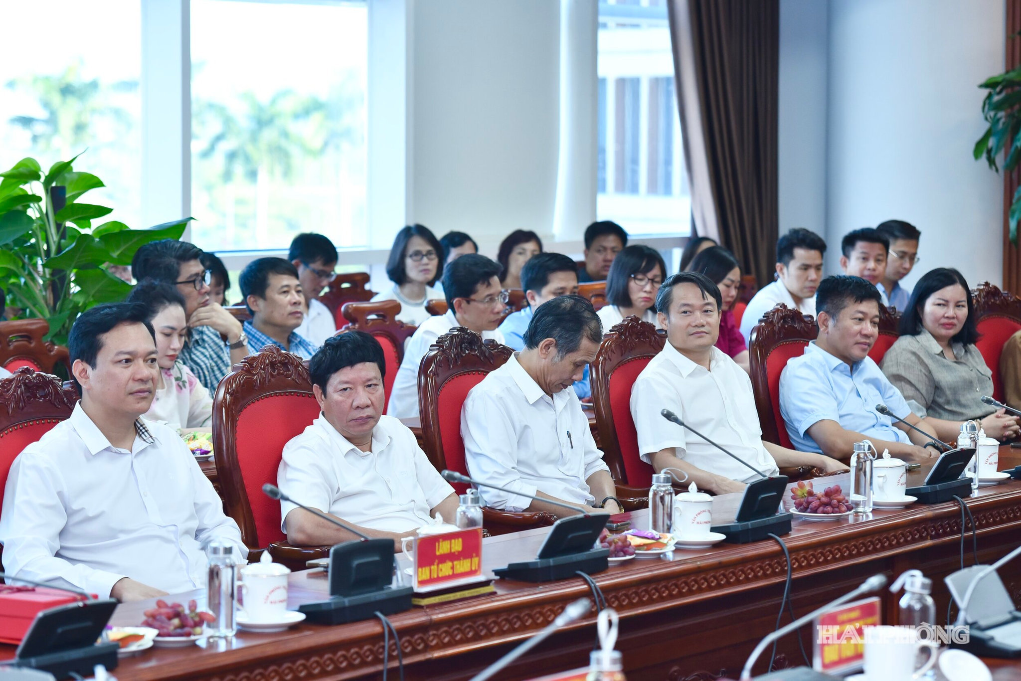 Các đại biểu dự chương trình.