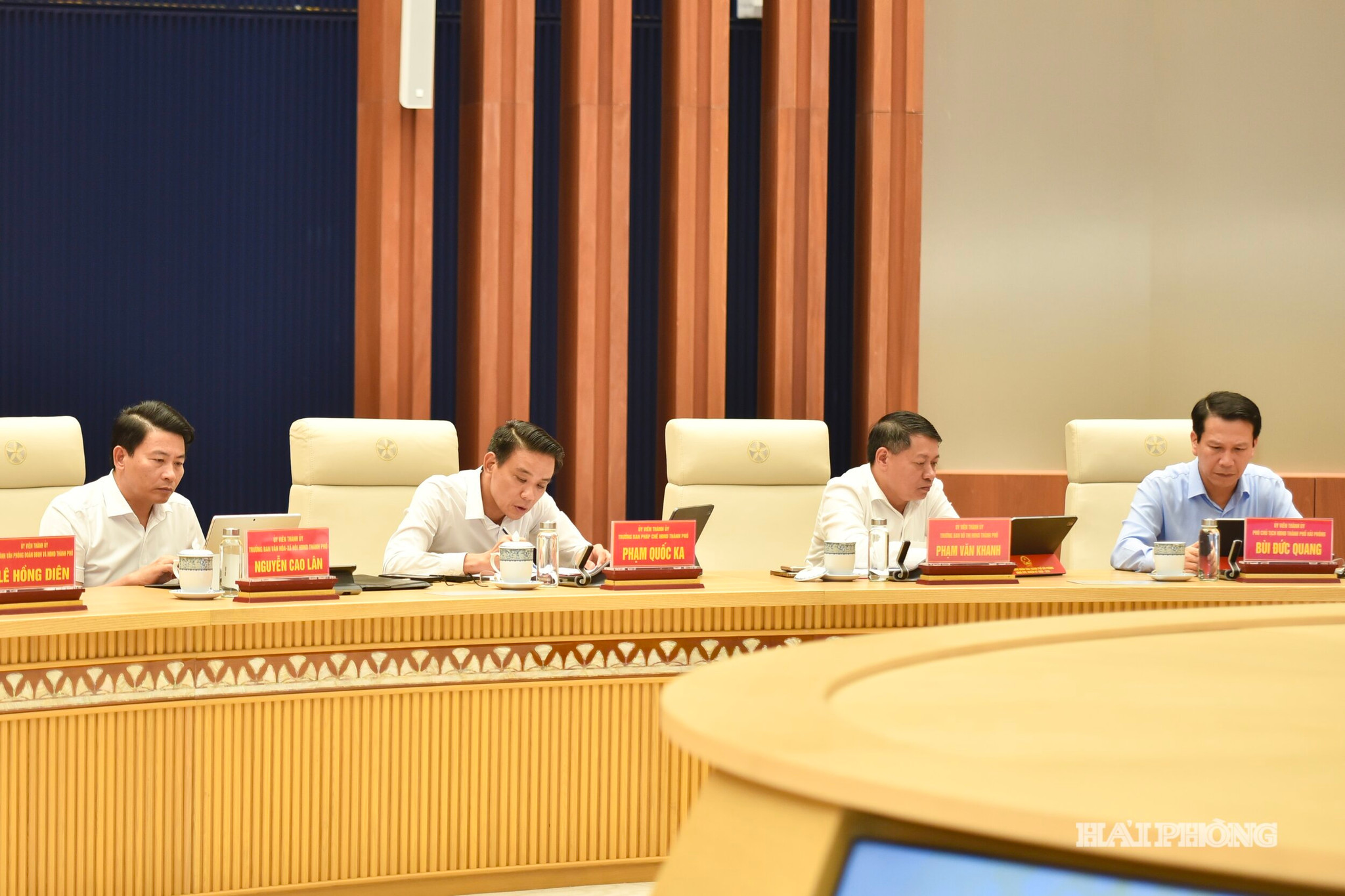 Các đại biểu dự hội nghị.