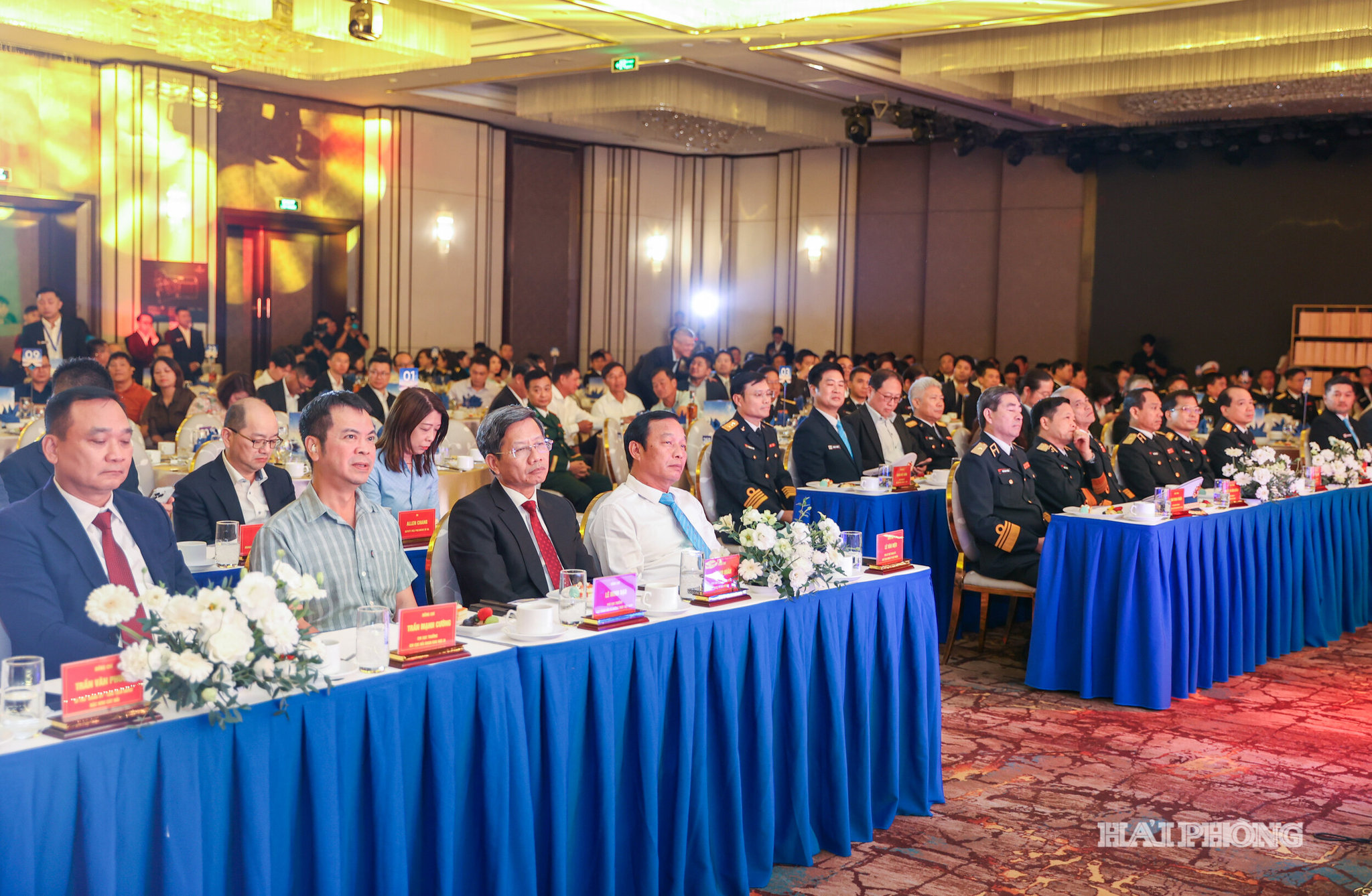 Các đồng chí lãnh đạo, đại biểu dự lễ kỷ niệm
