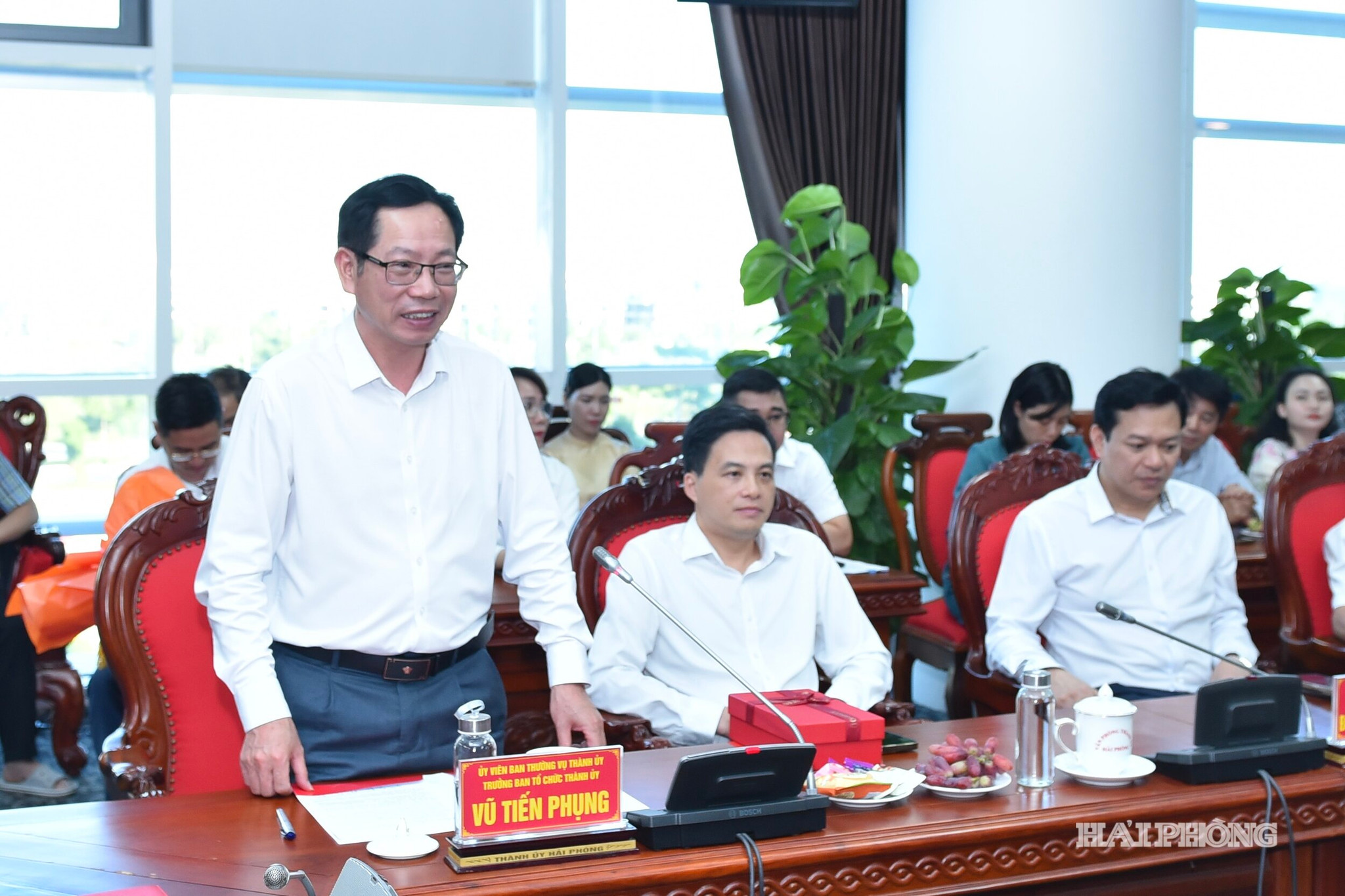 Đồng chí Vũ Tiến Phụng, Uỷ viên Ban Thường vụ Thành uỷ, Trưởng Ban Tổ chức Thành uỷ phát biểu tại chương trình.