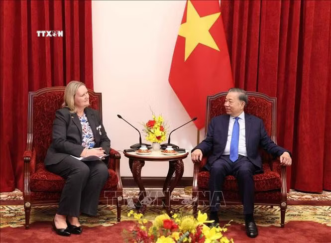trqkkqcwcr-fnvdwwhbhvzyy3orw0jdto-_vna_potal-tong-bi-thu-chu-tich-nuoc-to-lam-tiep-dai-su-cac-nuoc-trinh-quoc-thu-stand.jpg.avif