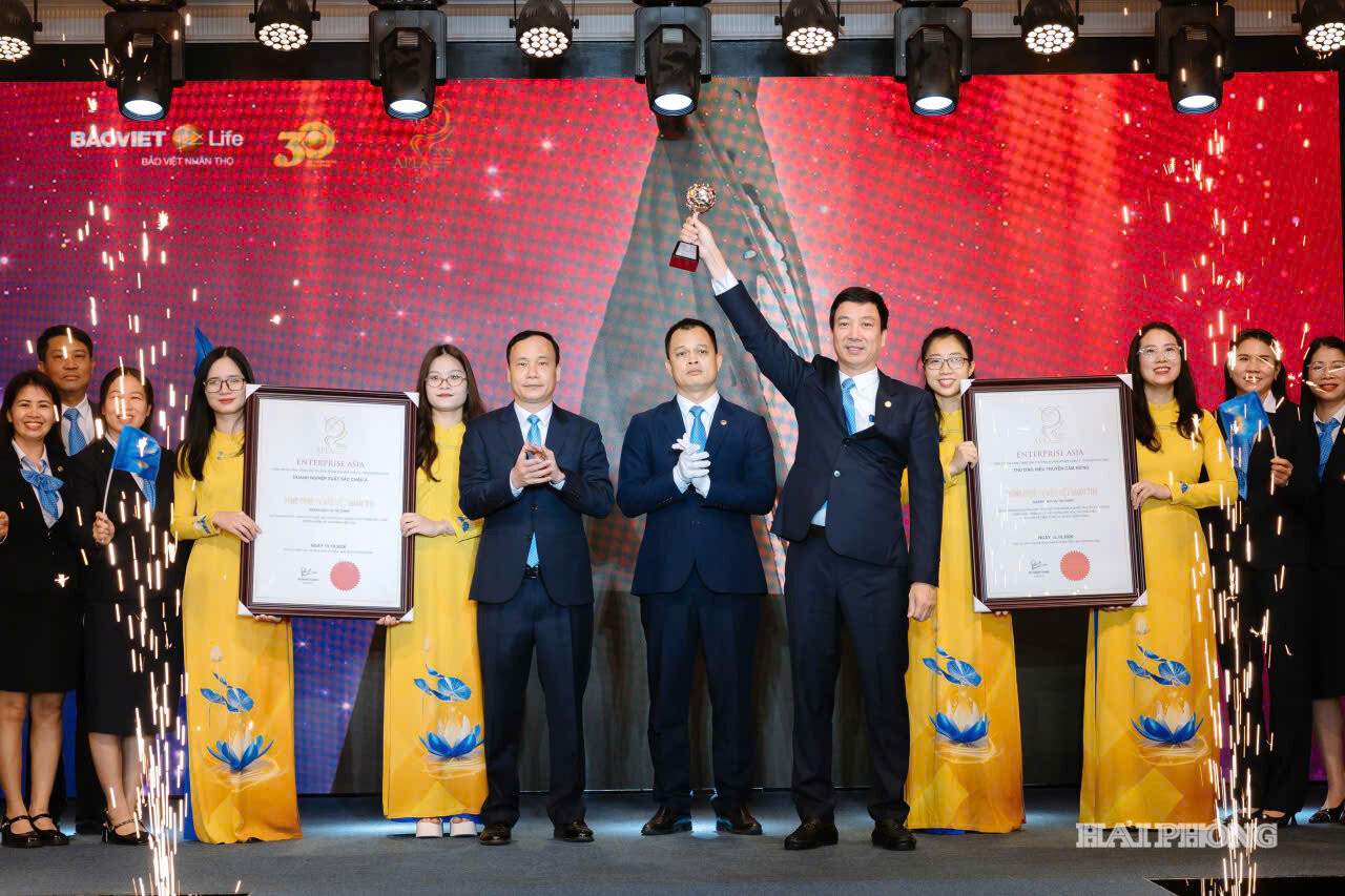 bao-viet-nhan-tho1.jpg