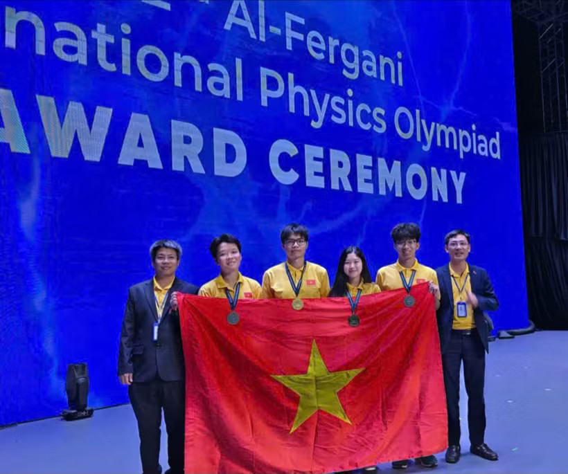 4 học sinh Việt Nam đoạt huy chương Olympic Vật lý Quốc tế Al-Fergani. (Ảnh: Đoàn trường Trung học phổ thông Chuyên Quốc Học Huế)