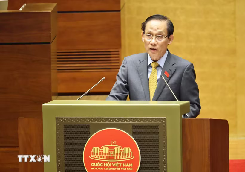 Bộ trưởng Bộ Ngoại giao Lê Hoài Trung trình bày Tờ trình về dự án Luật Thỏa thuận quốc tế (sửa đổi). (Ảnh: Minh Đức/TTXVN)