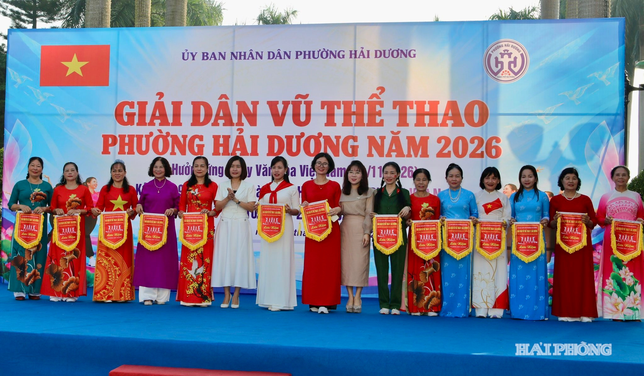 trao-co-luu-niem(1).jpg