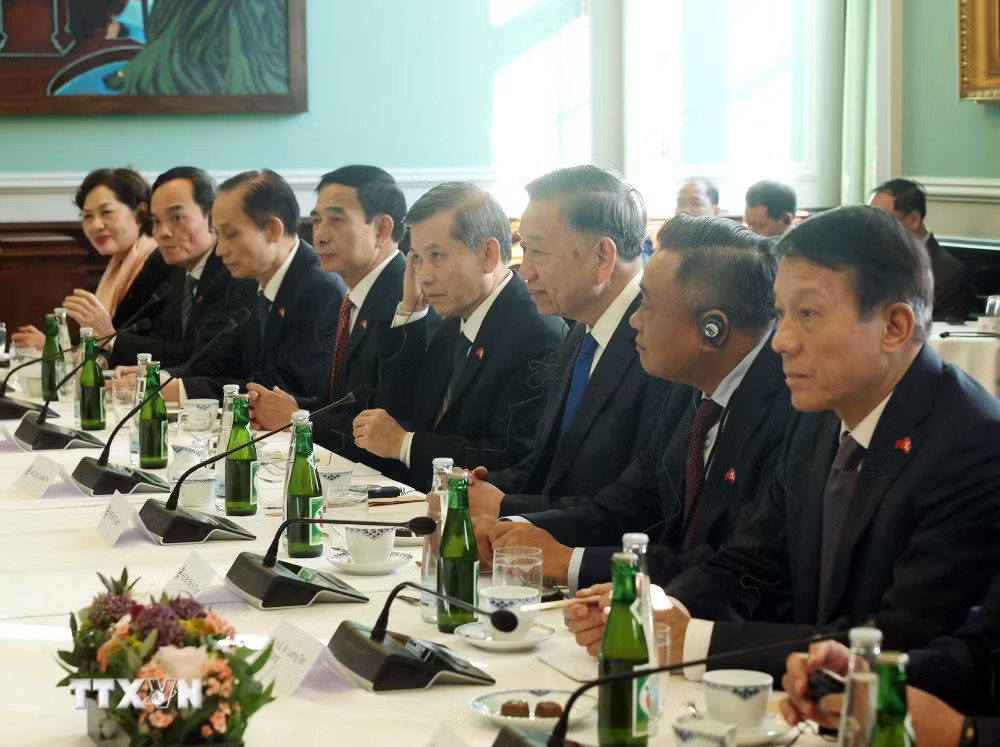 ttxvn_tong-bi-thu-chu-tich-nuoc-to-lam-hoi-kien-chu-tich-quoc-hoi-dan-mach-5.jpg