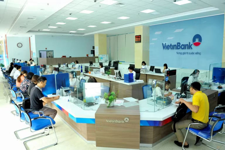 VietinBank triển khai giảm lãi suất cho vay đến 2%/năm để hỗ trợ hoạt động sản xuất kinh doanh. (Ảnh: Vietnam+)