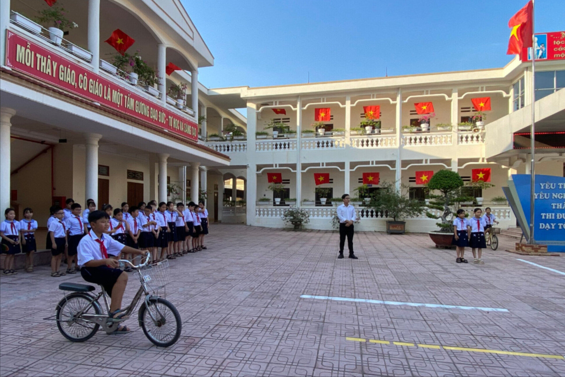 san-truong-(1).jpg