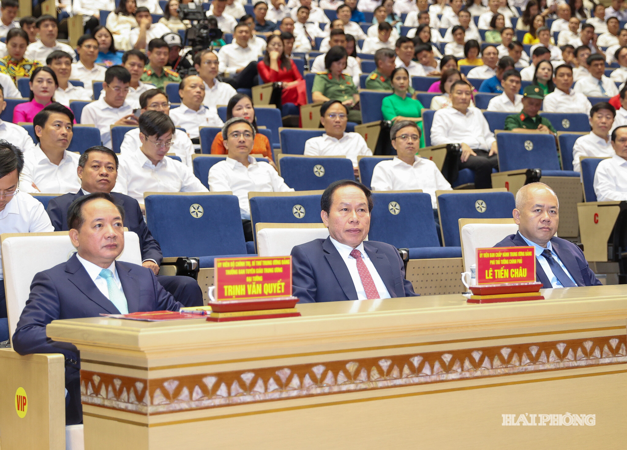 Các đồng chí: Trịnh Văn Quyết, Uỷ viên Bộ Chính trị, Bí thư Trung ương Đảng, Trưởng Ban Tuyên giáo Trung ương; Lê Tiến Châu, Uỷ viên Trung ương Đảng, Phó Thủ tướng Chính phủ; Đỗ Thành Trung, Phó Bí thư Thành ủy, Chủ tịch UBND thành phố dự lễ kỷ niệm