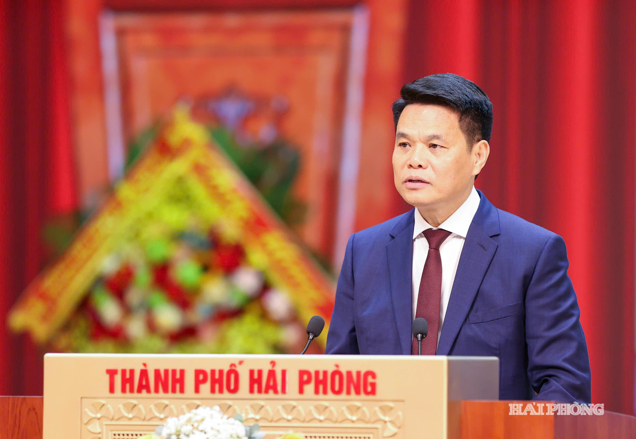 Đồng chí Lê Ngọc Châu, Uỷ viên Trung ương Đảng, Bí thư Thành uỷ, Trưởng Đoàn đại biểu Quốc hội thành phố đọc diễn văn tại lễ kỷ niêm.