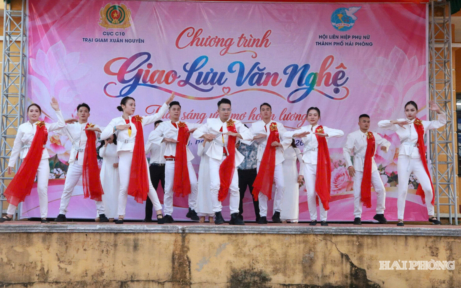 phu-nu-51-2-(1).jpg