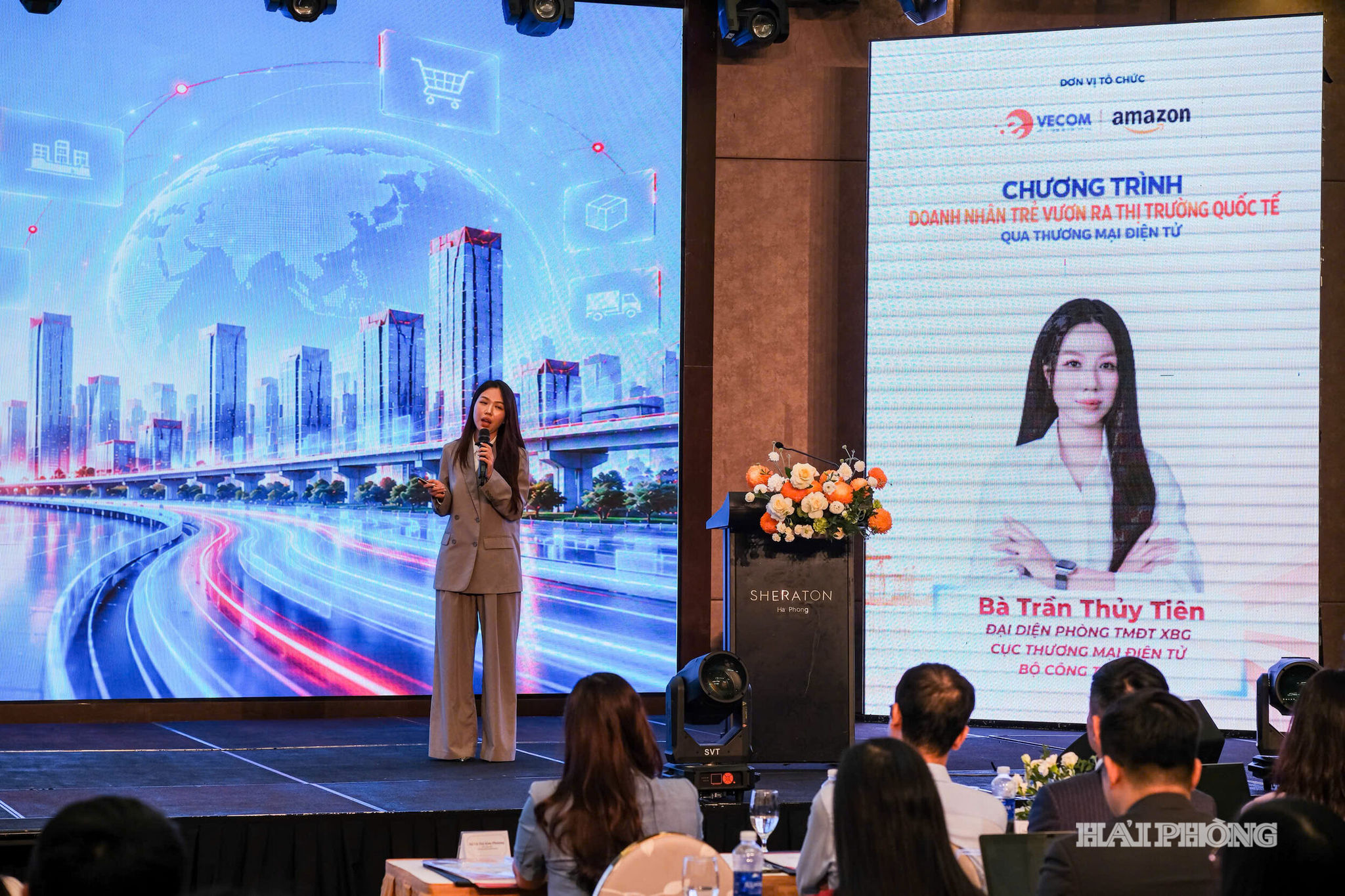 Đại diện Cục Thương mại điện tử (Bộ Công Thương) trao đổi về các chính sách và giải pháp thúc đẩy thương mại số xuyên biên giới.