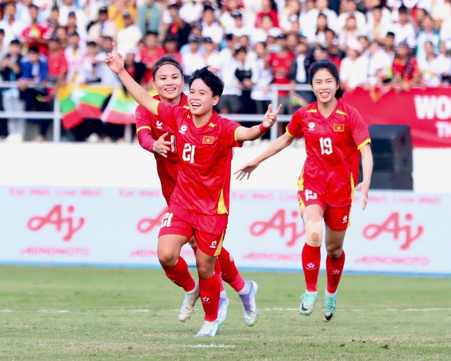 doi-tuyen-nu.jpg