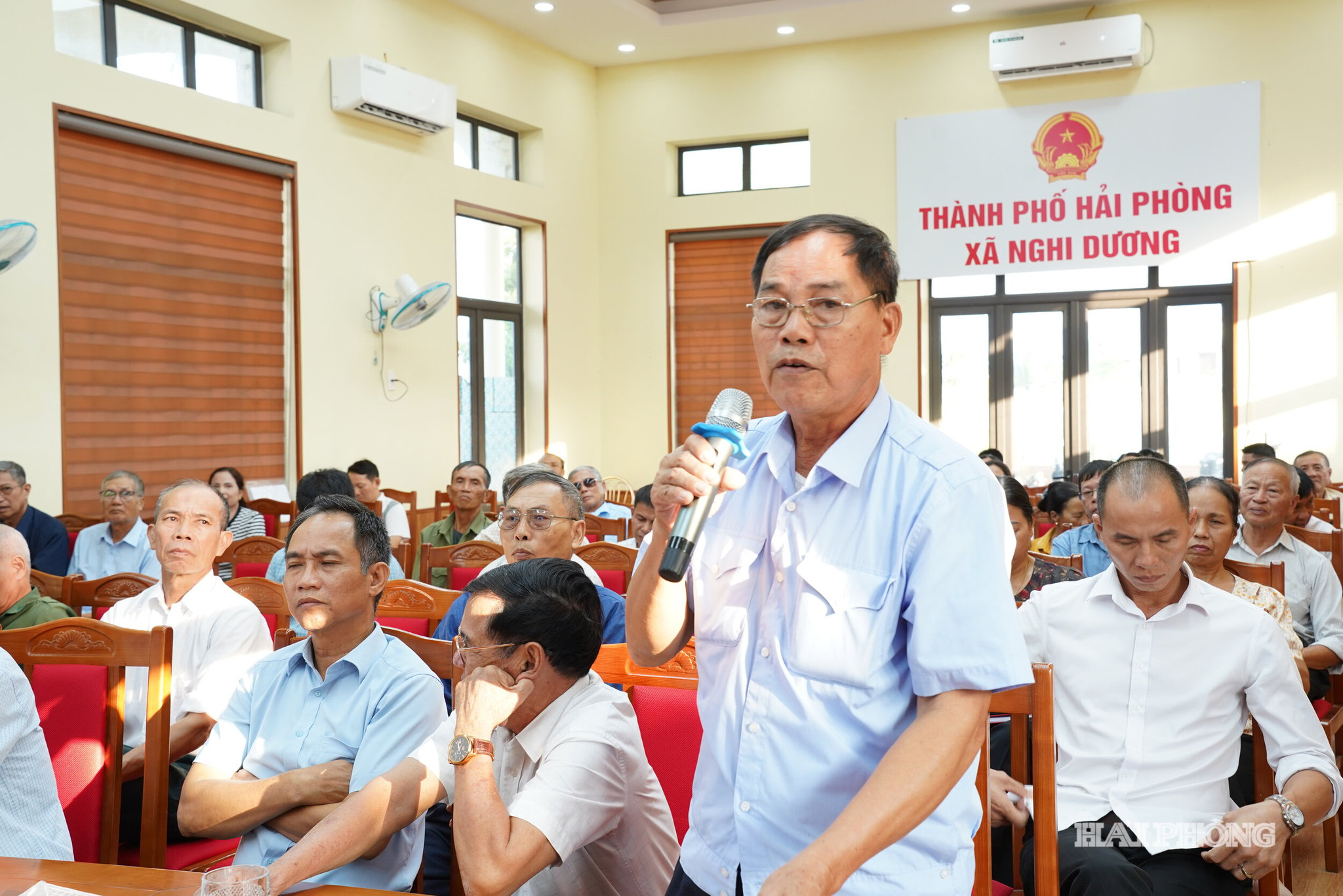 Đại biểu nêu ý kiến tại hội nghị đối thoại