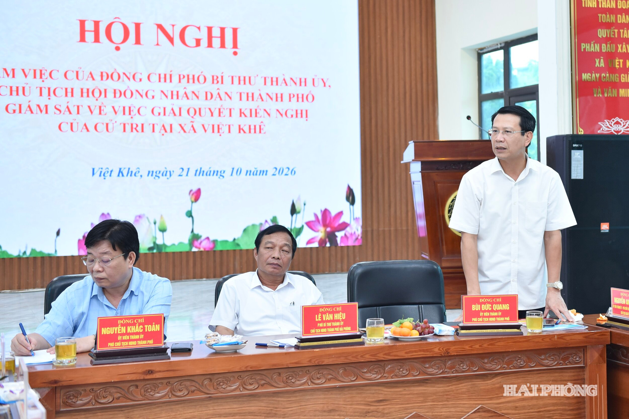 Đồng chí Bùi Đức Quang, Phó Chủ tịch HĐND thành phố phát biểu tại cuộc làm việc.