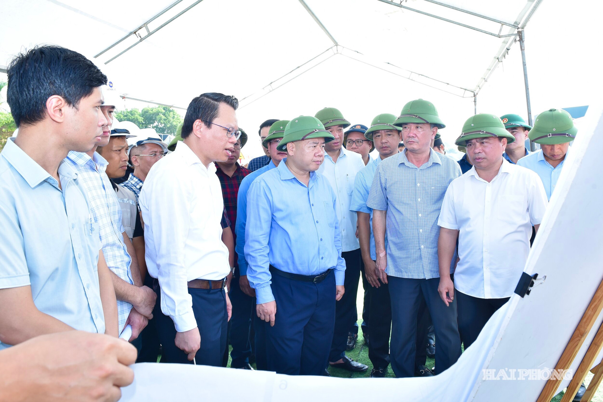 Đồng chí Đỗ Thành Trung, Phó Bí thư Thành uỷ, Chủ tịch UBND thành phố kiểm tra công tác giải phóng mặt bằng Dự án nâng cấp, mở rộng đường tỉnh 391 đoạn từ thành phố Hải Dương (cũ) đến đường trục Đông - Tây, tỉnh Hải Dương(cũ), đoạn từ Km6+641-Km14+800 và Km21+280-Km24+500 đoạn qua xã Chí Minh.