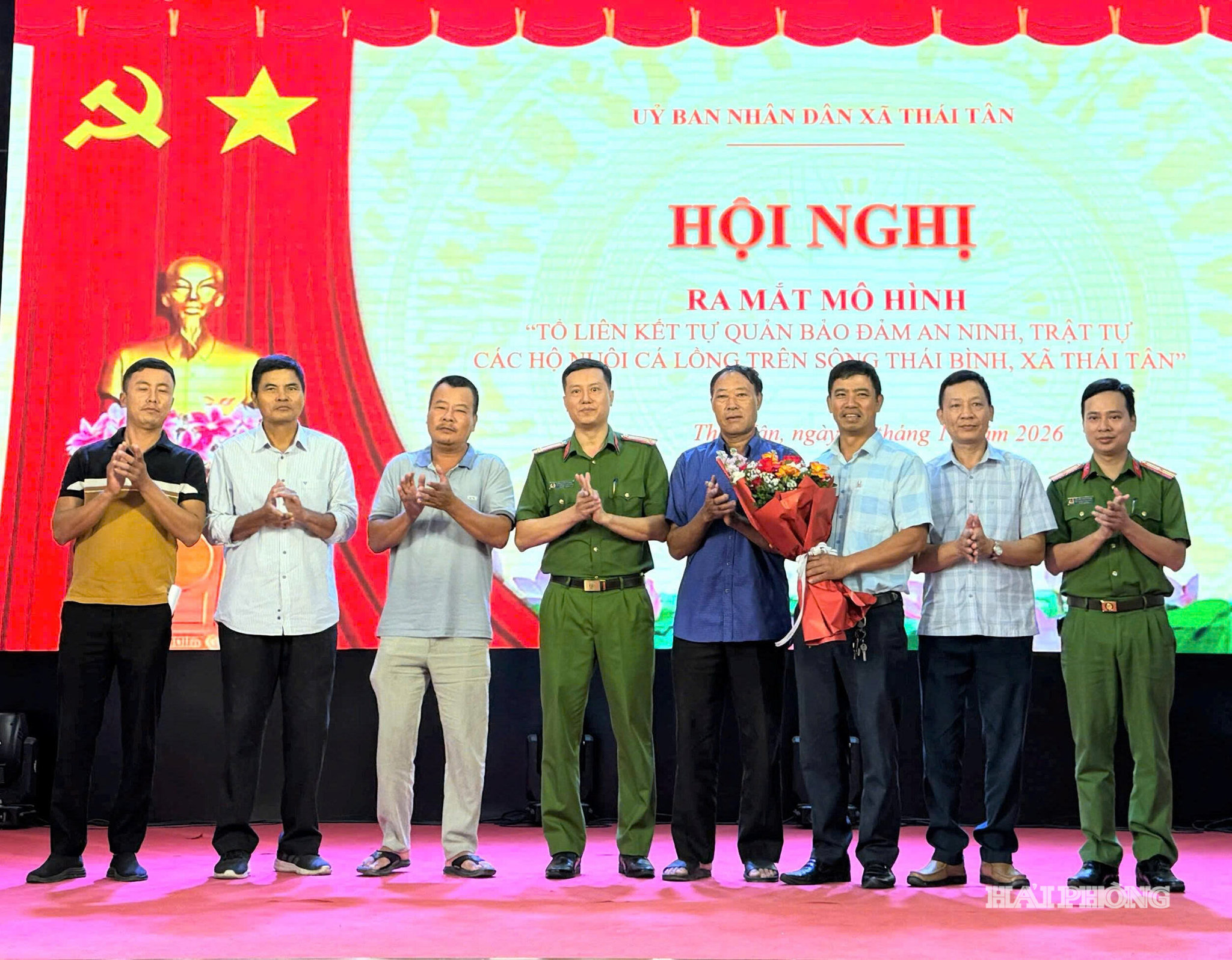 ra-mat-mo-hinh.jpg