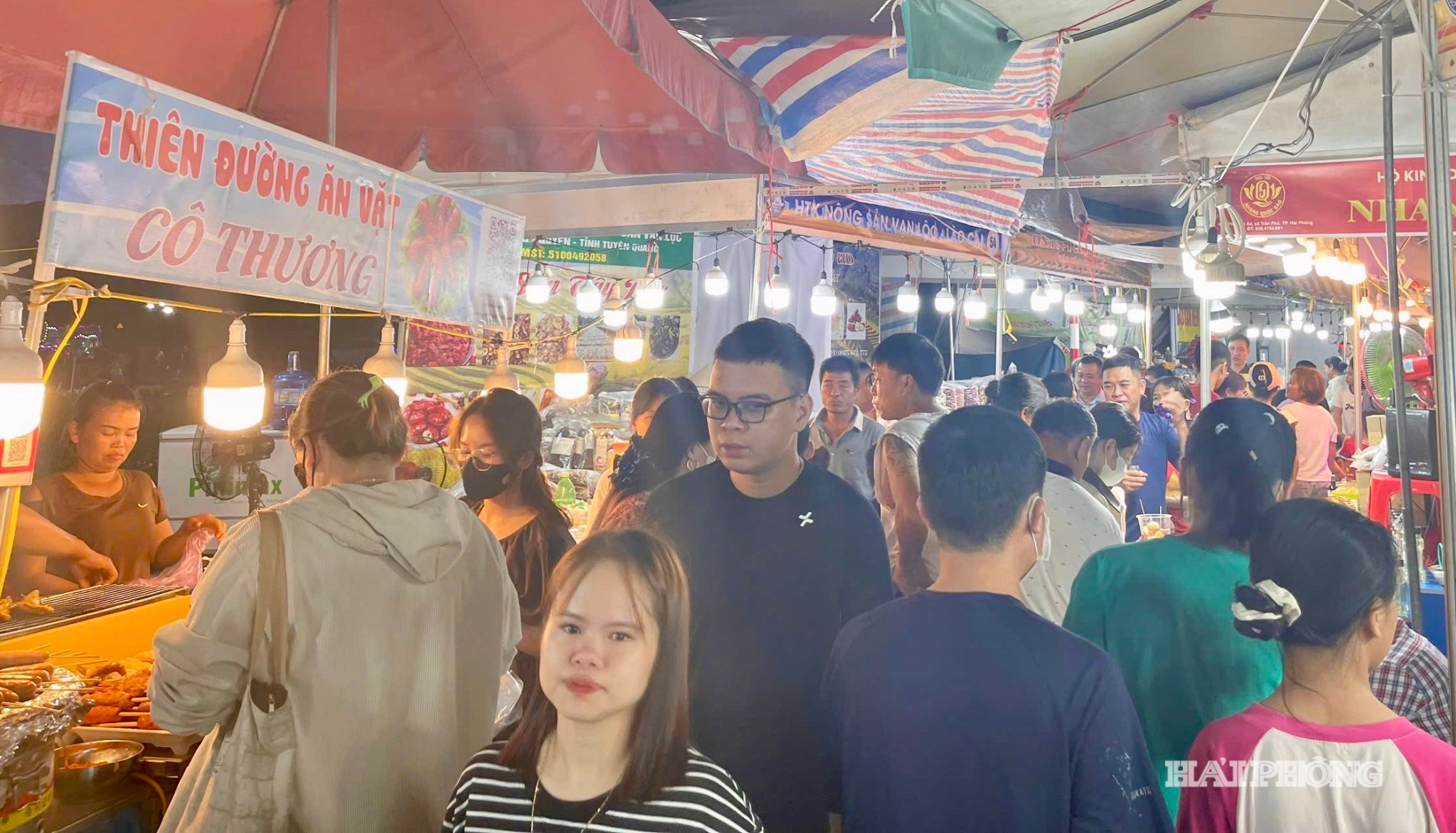 tham-quan-hoi-cho.jpg