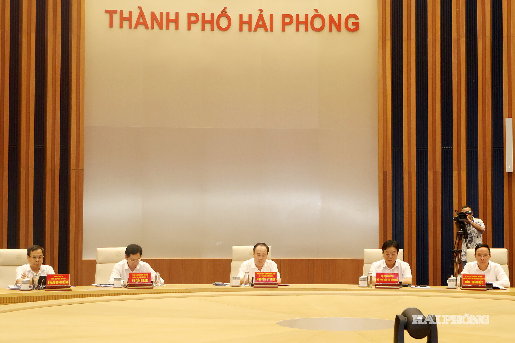truc- tuyen (1)