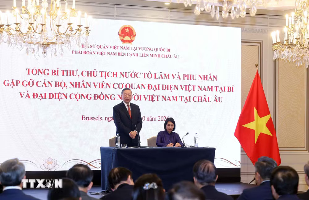 ttxvn_tong-bi-thu-chu-tich-nuoc-va-phu-nhan-gap-dai-dien-cong-dong-nguoi-viet-nam-tai-chau-au-9103984-7.jpg