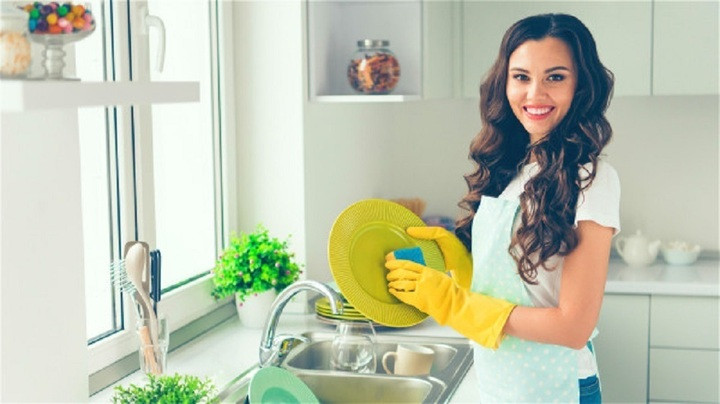 Rửa bát đĩa không đúng cách có thể khiến sức khỏe các thành viên trong gia đình bị ảnh hưởng.