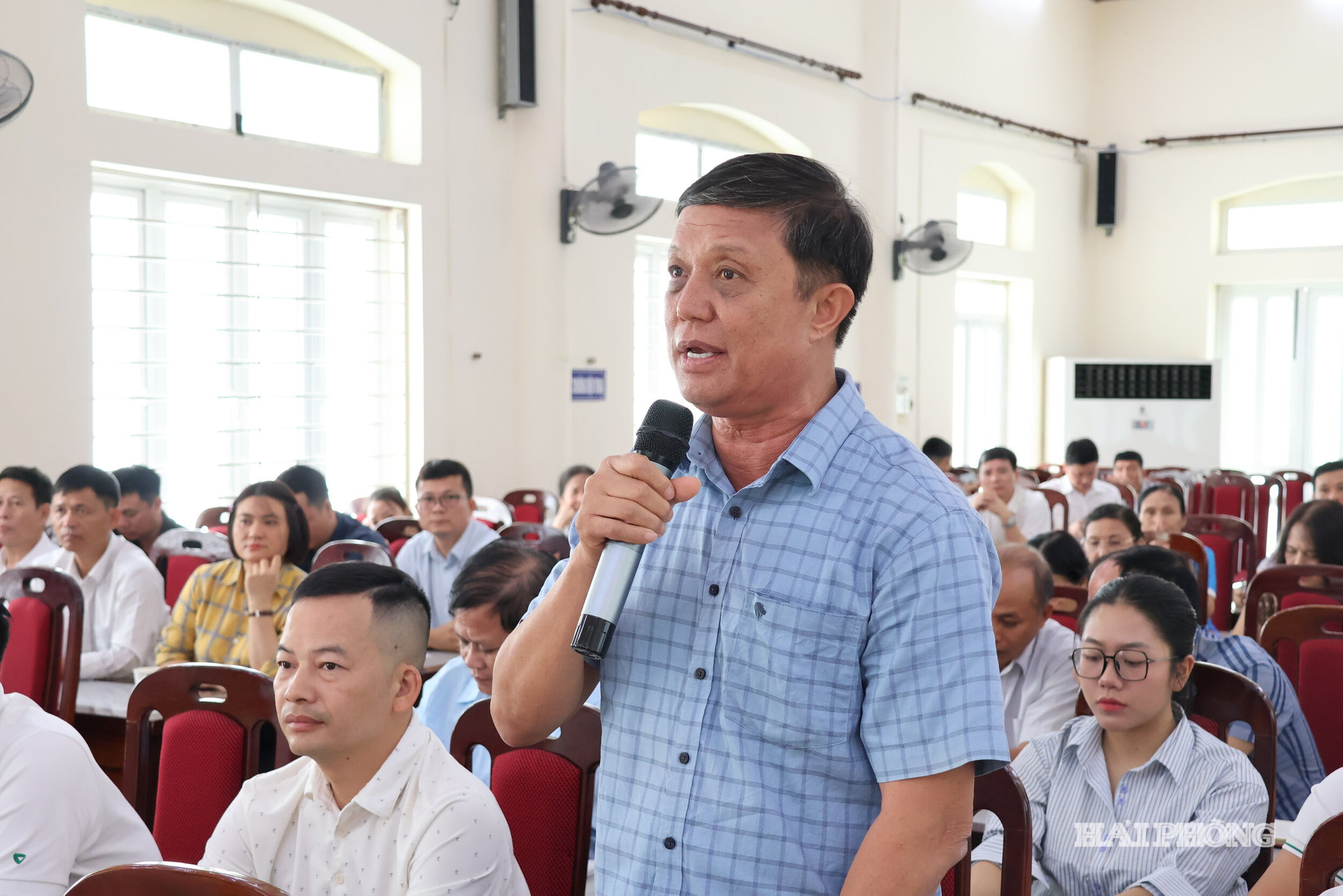 dai-dien-y-kien.jpg